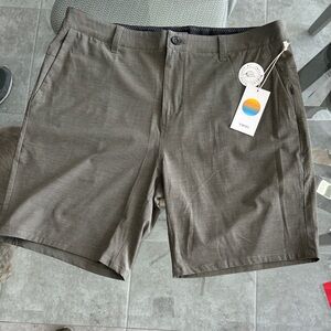 Vuori Men's NWT AIM Flat Front Shorts color: Balsam